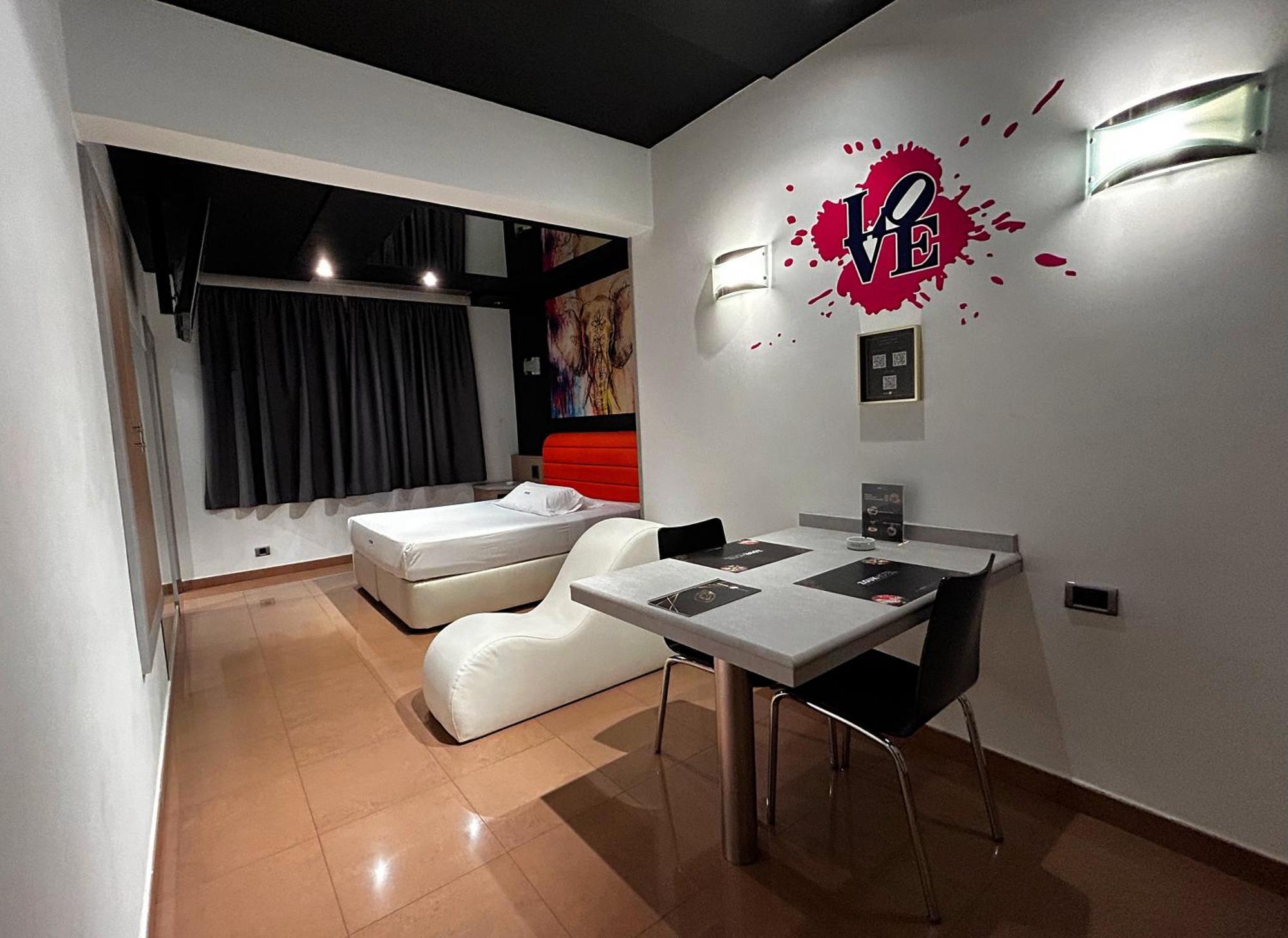 Zouk Hotel (Adults Only) Alcalá de Henares Exterior foto